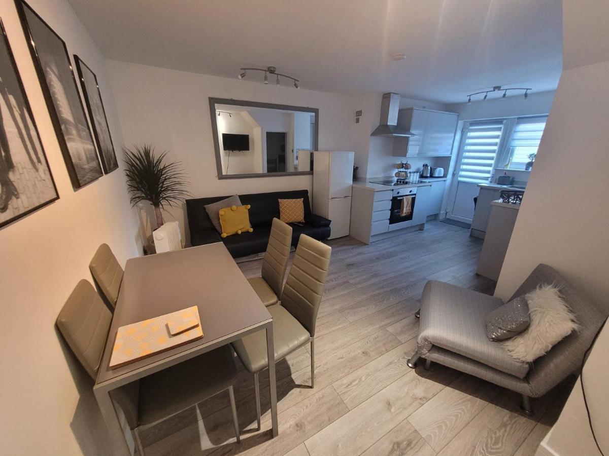 Entire Apartment With Sun Filled Private Garden มาร์เกท ภายนอก รูปภาพ