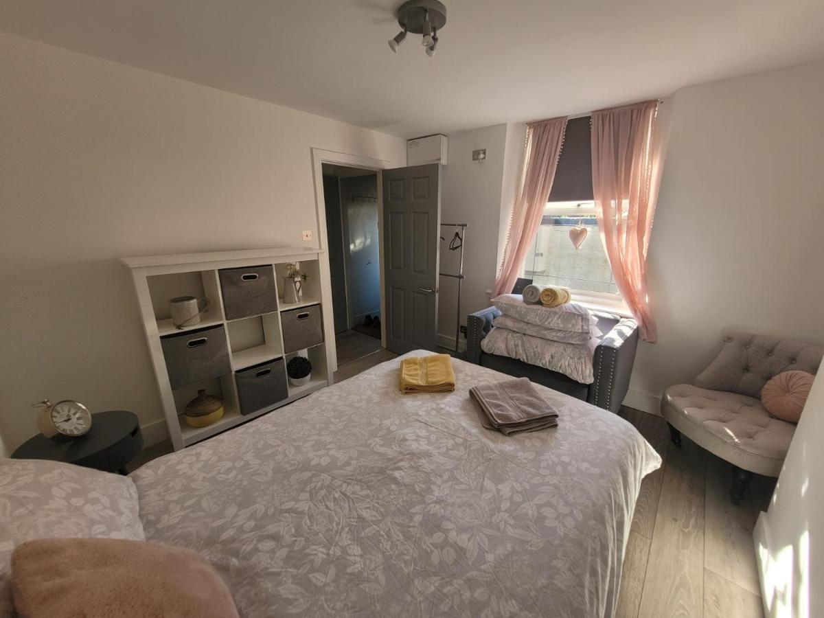 Entire Apartment With Sun Filled Private Garden มาร์เกท ภายนอก รูปภาพ
